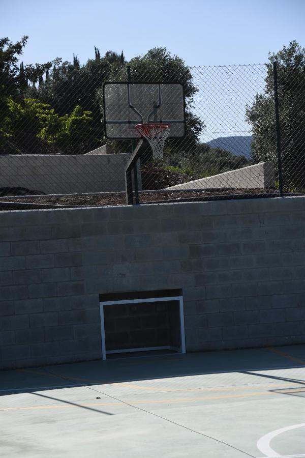 Lagar Del Chorro Junto Caminito Del Rey Piscina Y Baloncesto Lejlighed Eksteriør billede