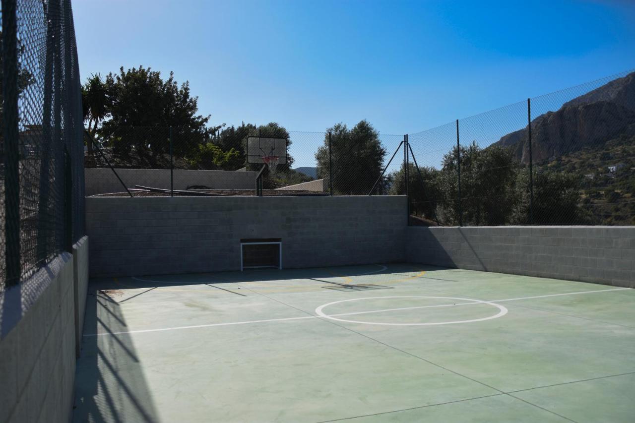 Lagar Del Chorro Junto Caminito Del Rey Piscina Y Baloncesto Lejlighed Eksteriør billede