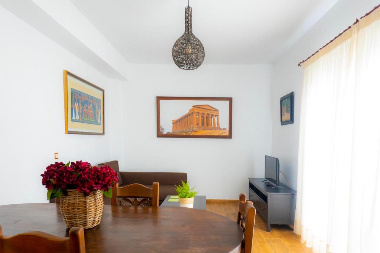 Lagar Del Chorro Junto Caminito Del Rey Piscina Y Baloncesto Lejlighed Eksteriør billede