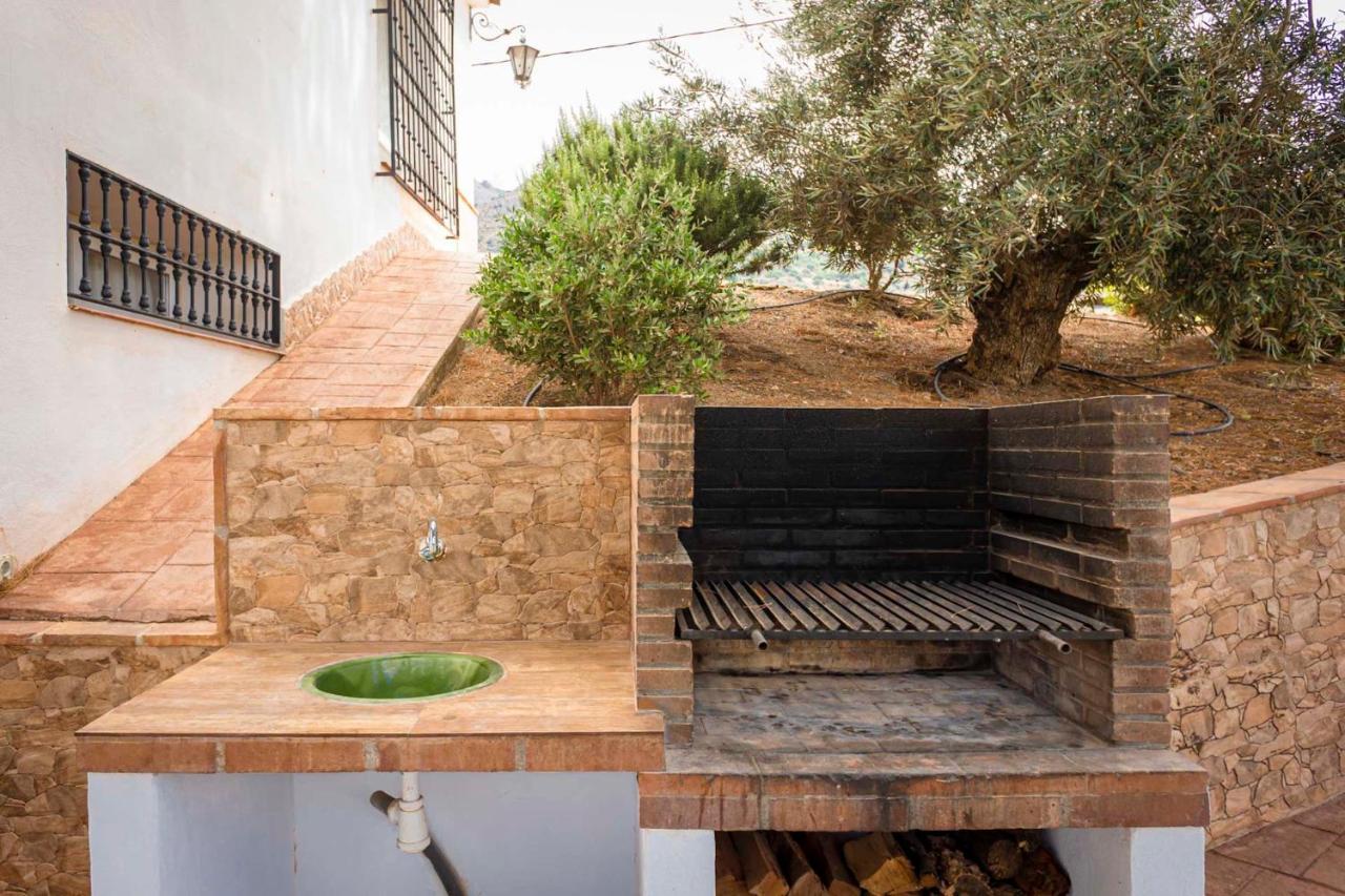 Lagar Del Chorro Junto Caminito Del Rey Piscina Y Baloncesto Lejlighed Eksteriør billede