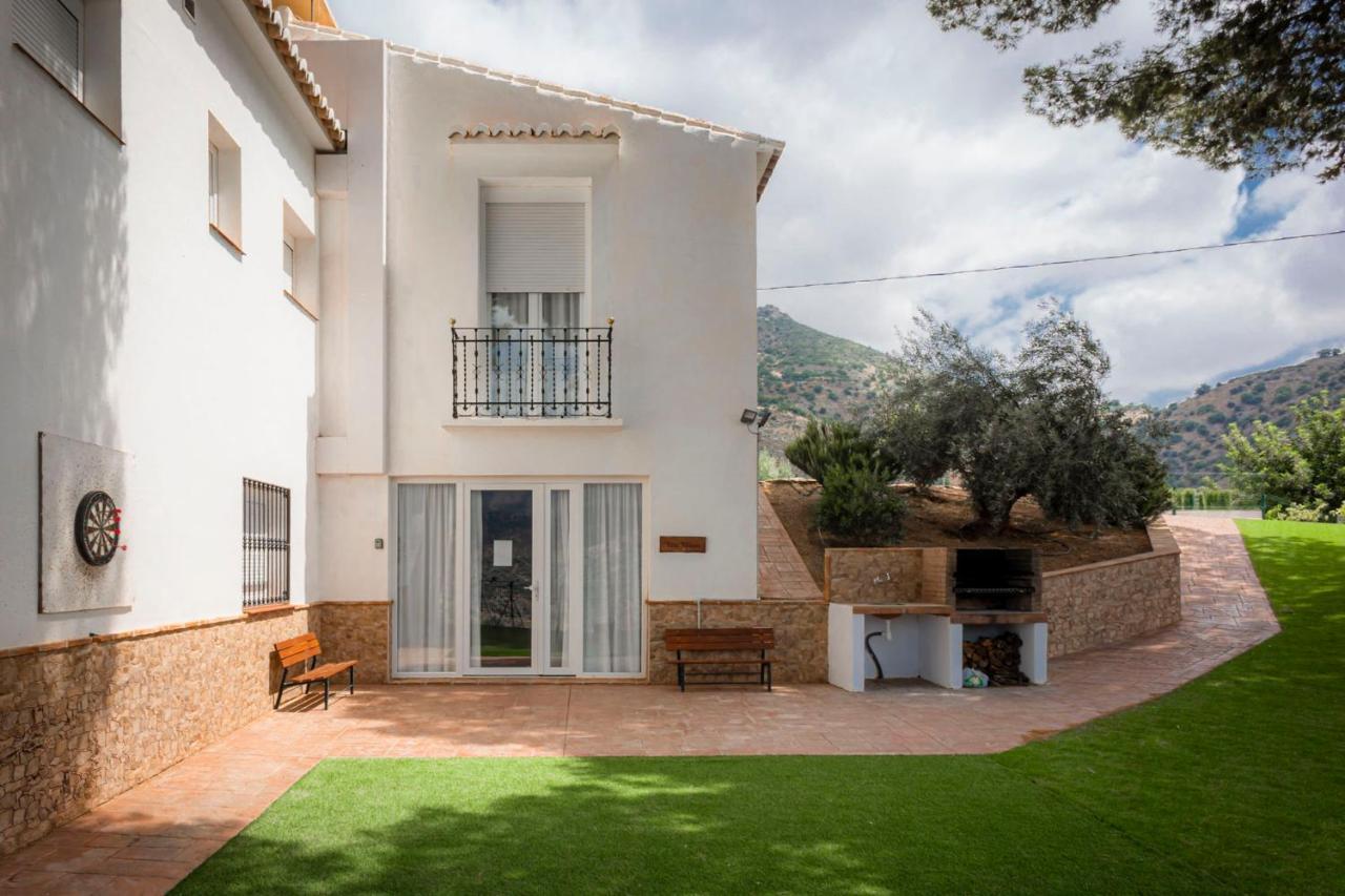 Lagar Del Chorro Junto Caminito Del Rey Piscina Y Baloncesto Lejlighed Eksteriør billede