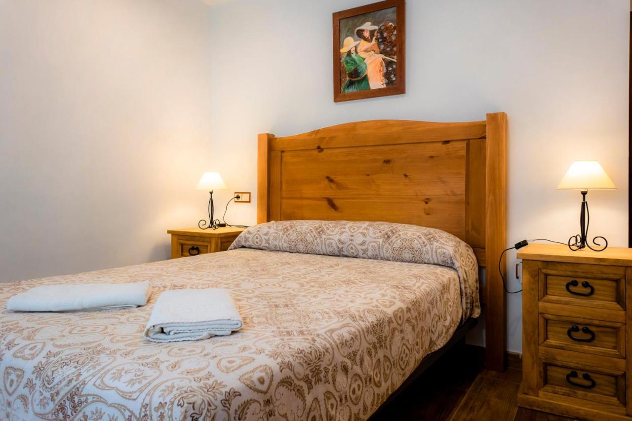 Lagar Del Chorro Junto Caminito Del Rey Piscina Y Baloncesto Lejlighed Eksteriør billede