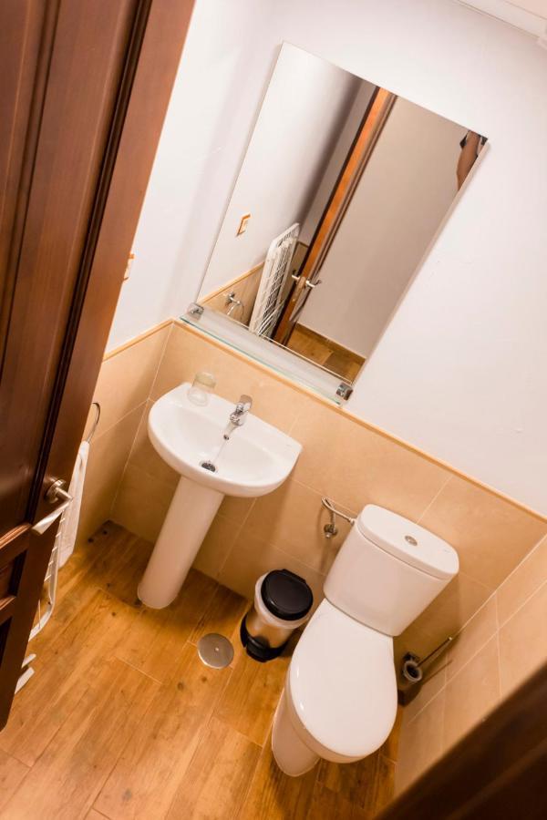 Lagar Del Chorro Junto Caminito Del Rey Piscina Y Baloncesto Lejlighed Eksteriør billede