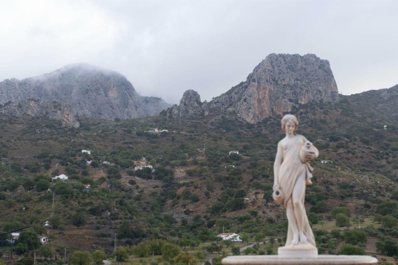 Lagar Del Chorro Junto Caminito Del Rey Piscina Y Baloncesto Lejlighed Eksteriør billede