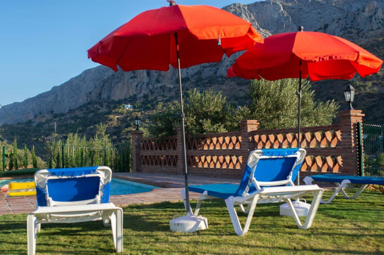 Lagar Del Chorro Junto Caminito Del Rey Piscina Y Baloncesto Lejlighed Eksteriør billede