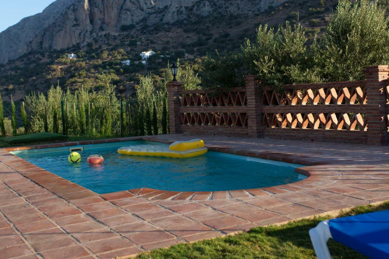 Lagar Del Chorro Junto Caminito Del Rey Piscina Y Baloncesto Lejlighed Eksteriør billede