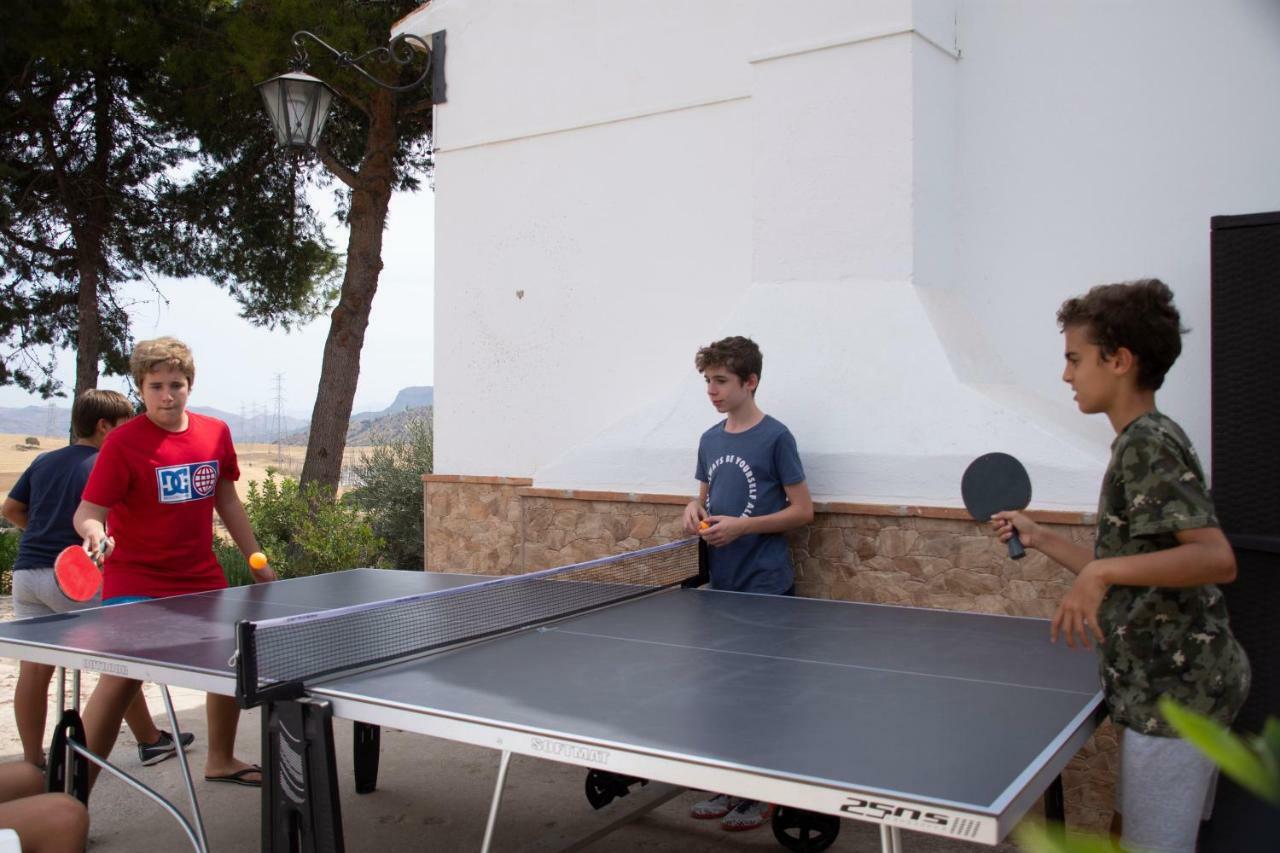 Lagar Del Chorro Junto Caminito Del Rey Piscina Y Baloncesto Lejlighed Eksteriør billede