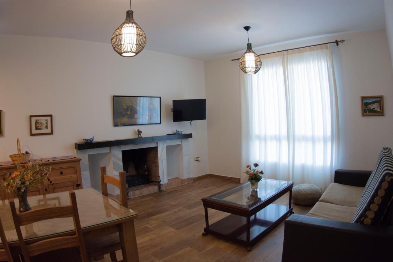 Lagar Del Chorro Junto Caminito Del Rey Piscina Y Baloncesto Lejlighed Eksteriør billede